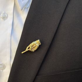 Брошь для фокусников "Рука с палочкой" от ВСЕМОГУСЕВА