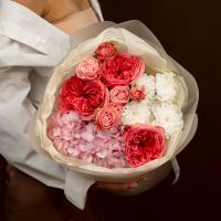 Сборный с пионовидными розами