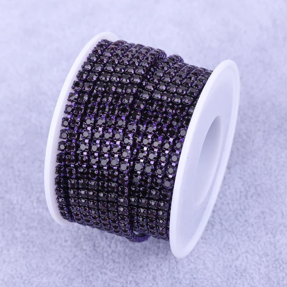 Цепь из страз 2 мм цвет металла ЧЕРНЫЙ НИКЕЛЬ разные цвета страз (SS6 BNIK)