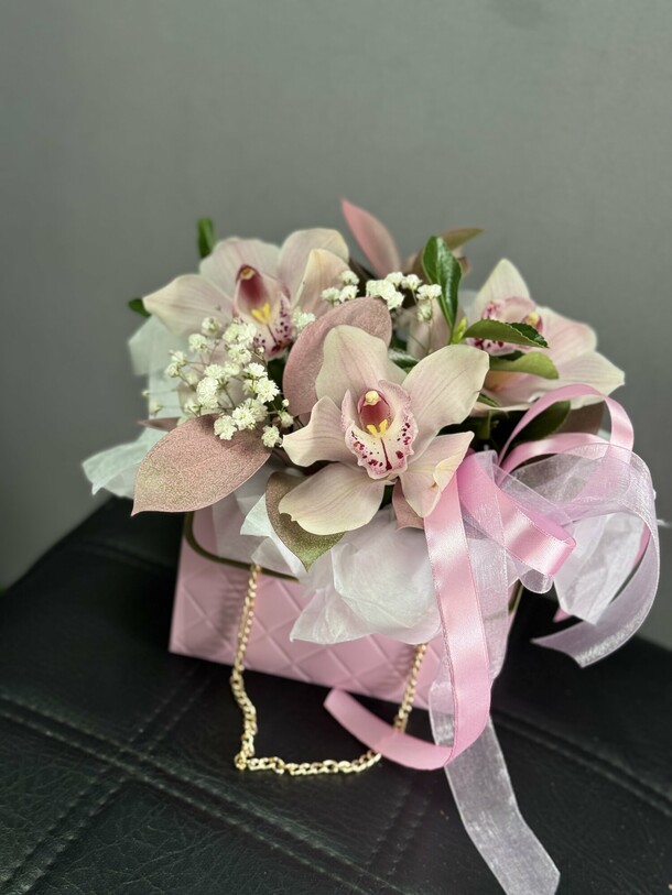 Нежные орхидеи в сумочке