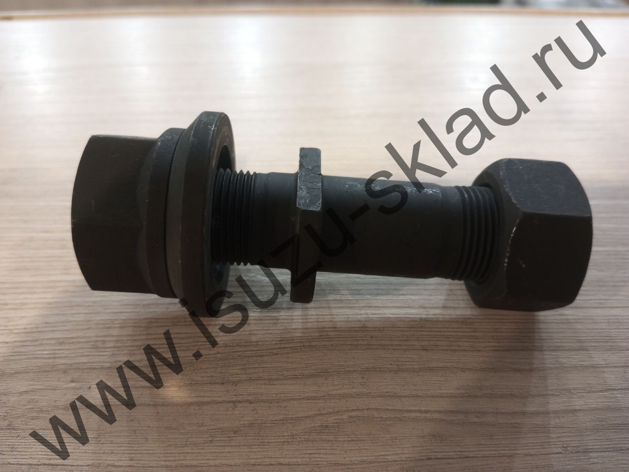 Шпилька колеса переднего fvr34/cyz51/cyz52 с гайкой пр/лв