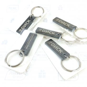 брелки с логотипом