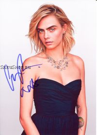 Автограф: Кара Делевинь