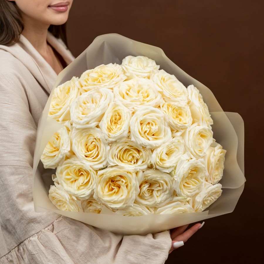 Изысканный букет из 25 пионовидных роз Канди лайт