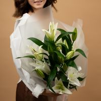 Букет из 3 белых ароматных лилий