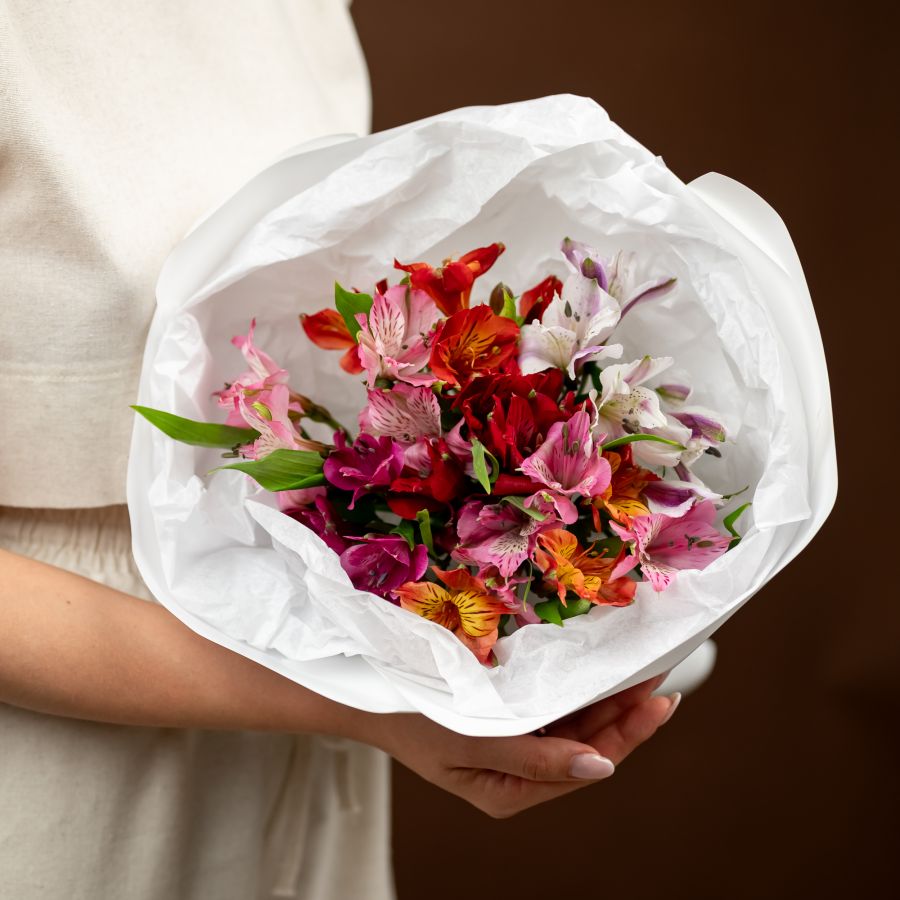 Букет из 7 цветных Альстромерии