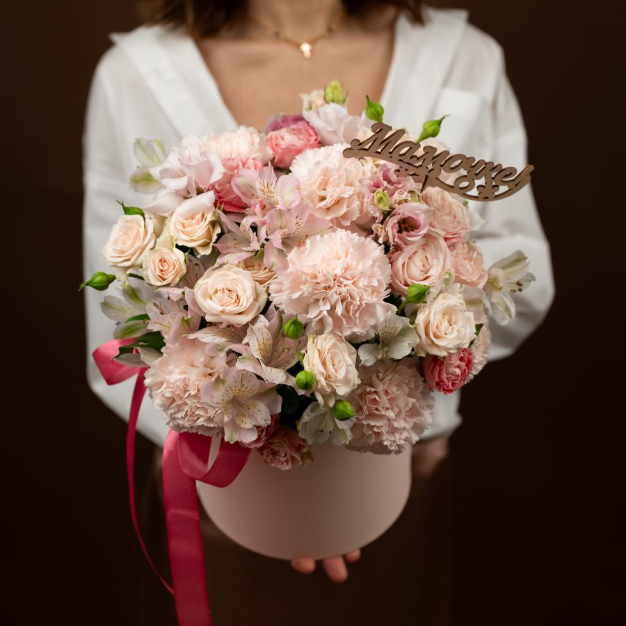 Шляпная коробка  с весенними цветами