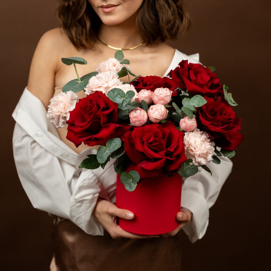 Шляпная коробка с французками розами