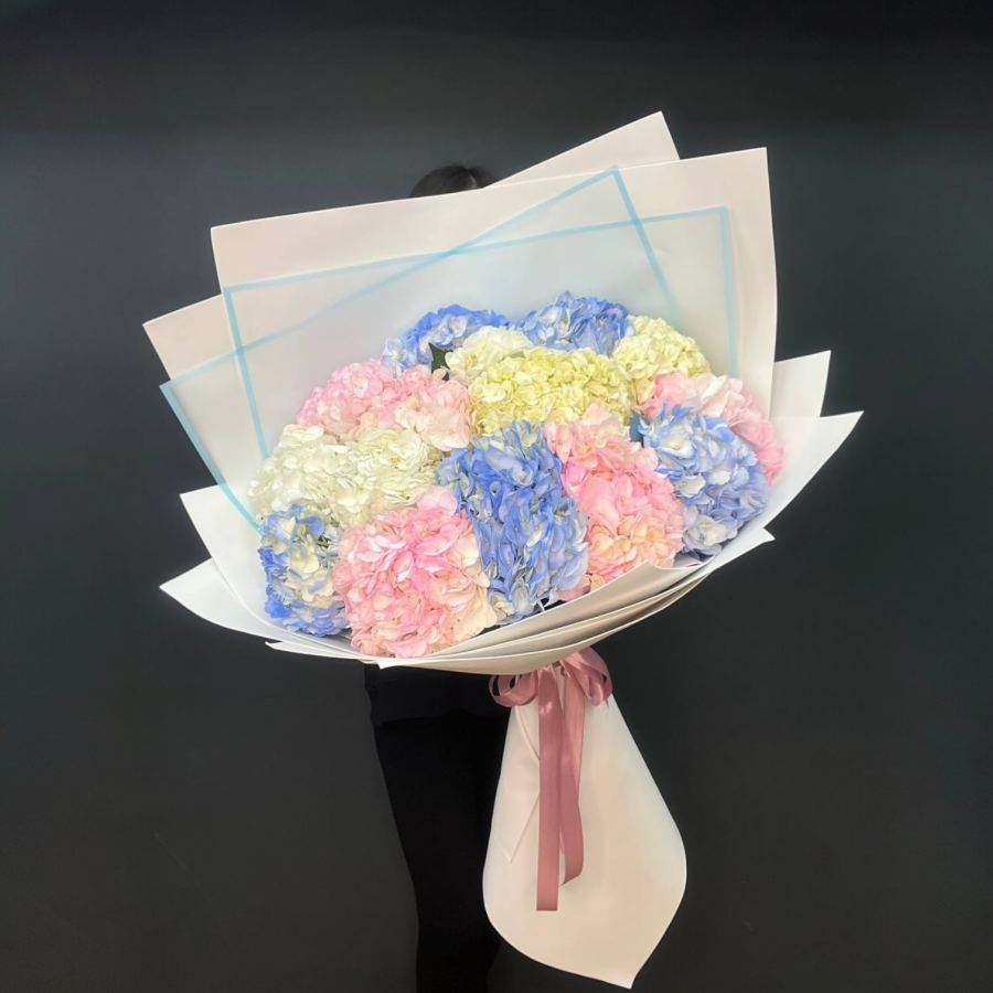 Букет-гигант из 15 гортензий