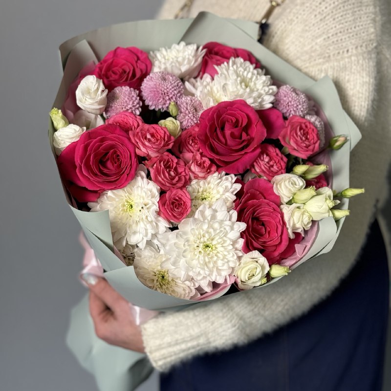 Букет микс с яркими розами