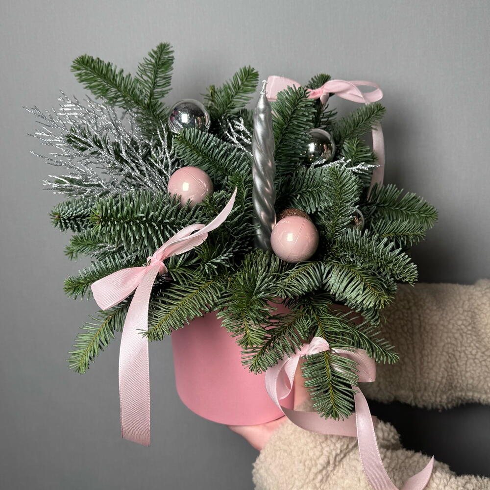 Новогодняя композиция «Морозный румянец» 