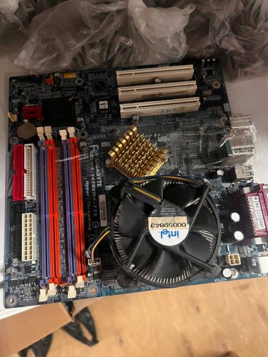 Материнская плата Gigabyte GA-8I865GVMK-775/Pentium4 T775/i865GV/UDMA100/SATA/DDR400/Video/AC`97/LAN/mATX