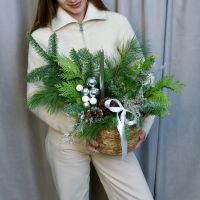 Заснеженный лес в корзине