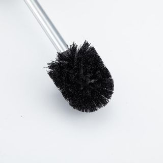 Gappo G903 unitaz fırçasının divarda quraşdırılmış halı – parlaq xrom korpusu və müasir dizaynı ilə hamam dekorasiyasında nümayiş etdirir5