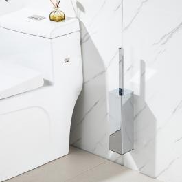 Gappo G904 unitaz fırçasının divarda quraşdırılmış halı – parlaq xrom korpusu və müasir dizaynı ilə hamam dekorasiyasında nümayiş etdirir.