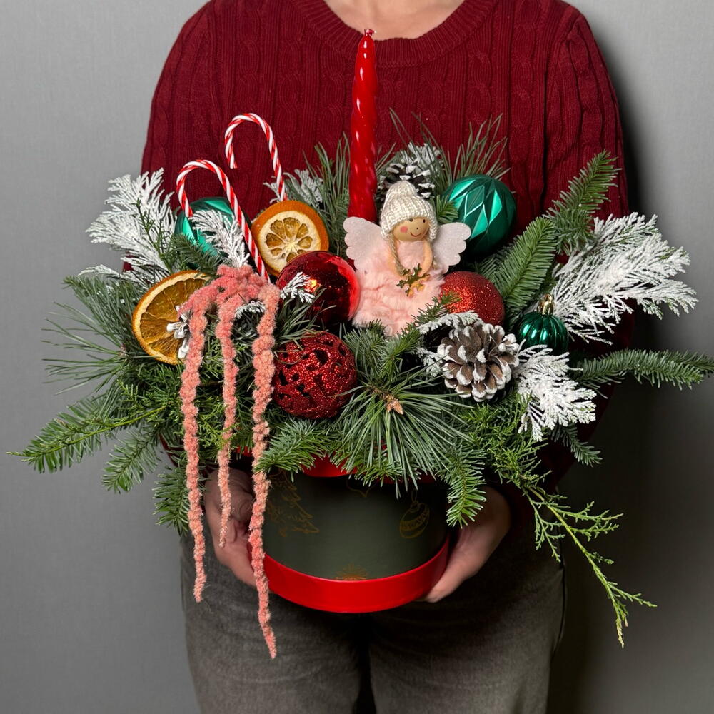 Новогодняя композиция «Ангелочек с конфетками» 