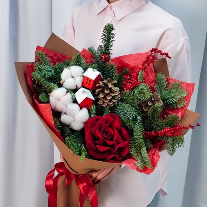 Букет с розой и нобилисом "Магия зимы"