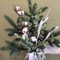 Зимний букет из нобилиса и хлопка