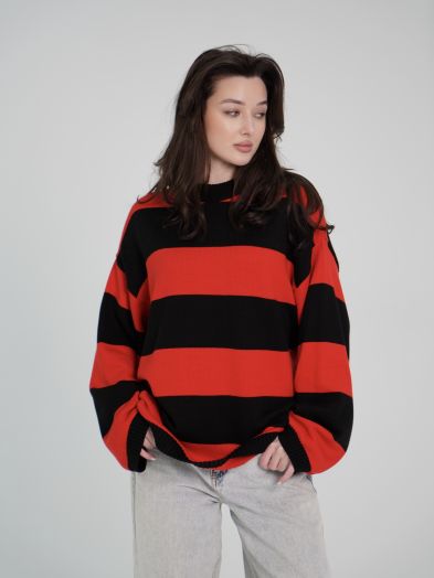 Свитер в красно-черную полоску