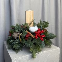 Композиция с деревянным подсвечником