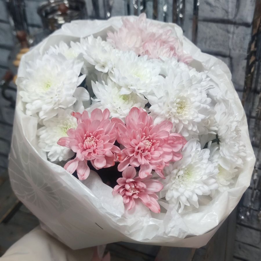 Комплимент из 5 хризантем