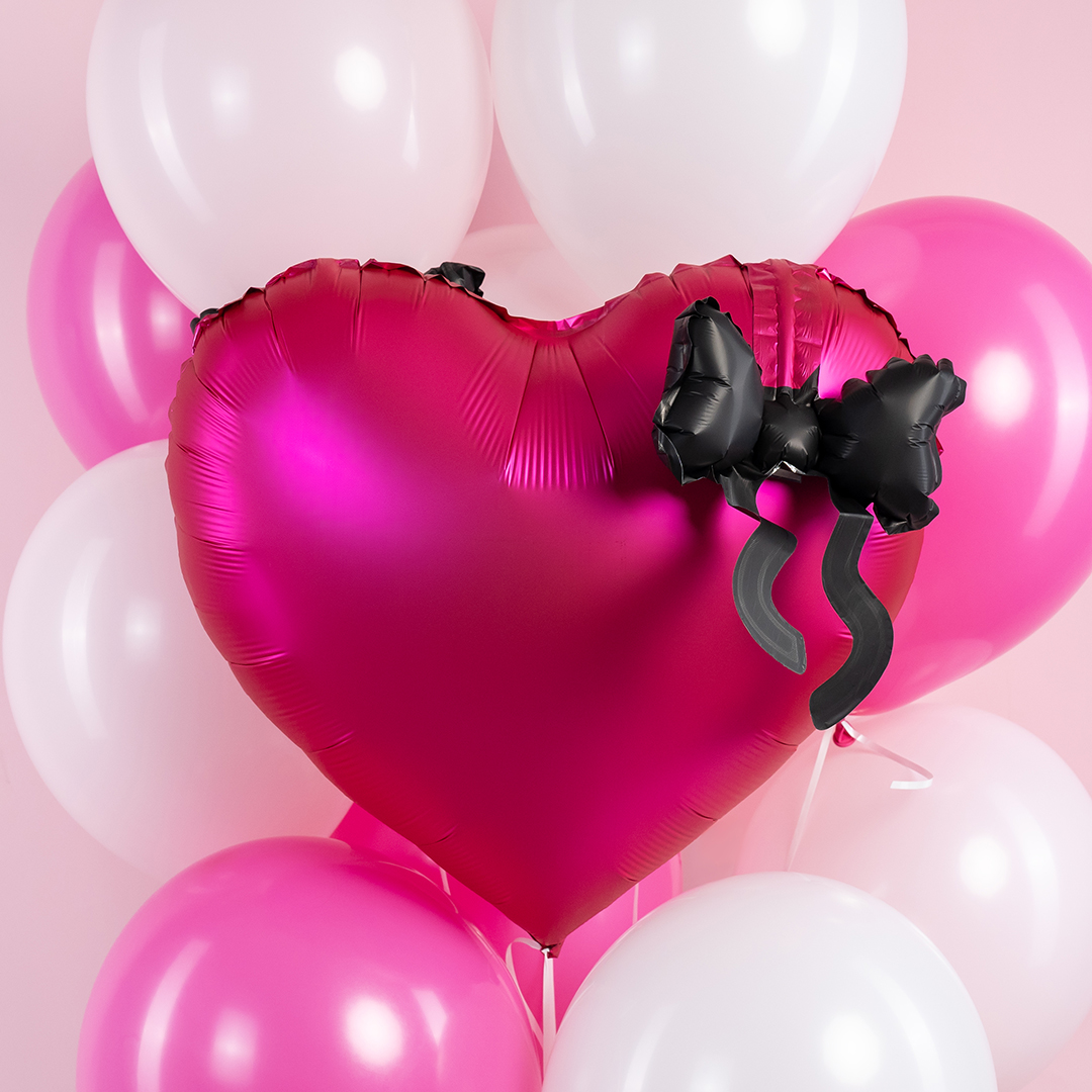 Сердце фуксия с чёрным бантом шар фольгированный с гелием