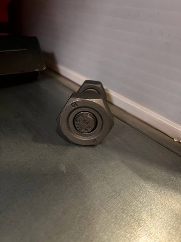 Шпилька переднего колеса правая NMR85