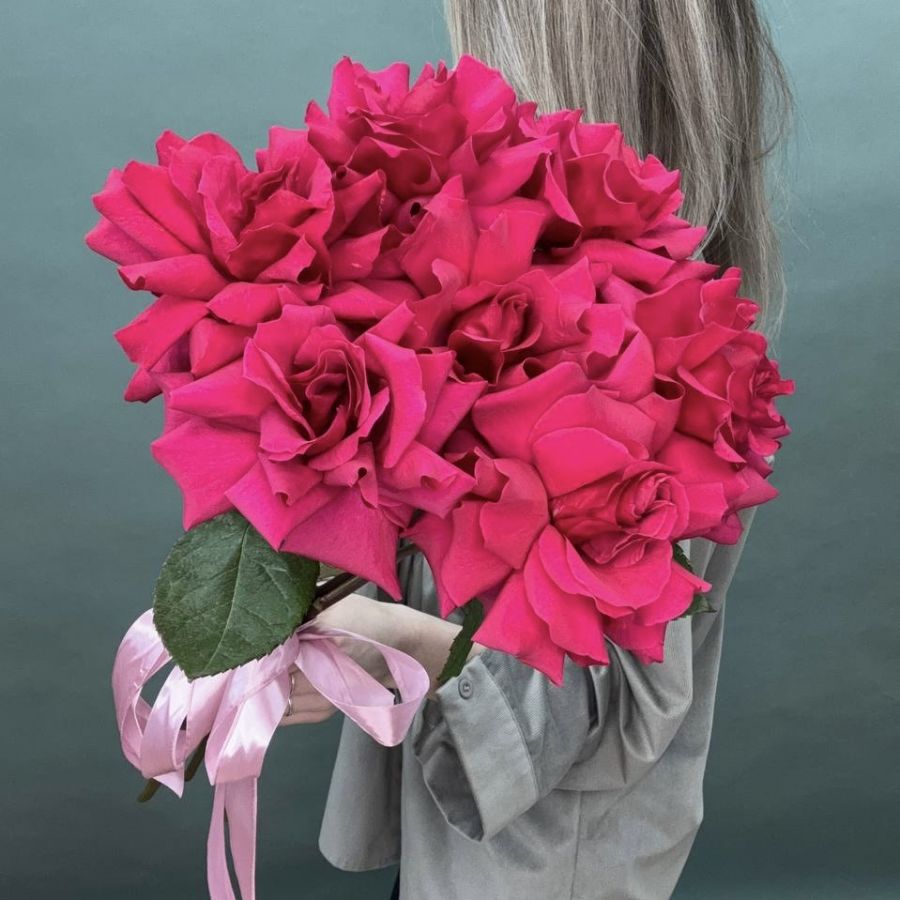 Букет из 7 малиновых француских роз