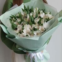 Букет из нежных альстромерий