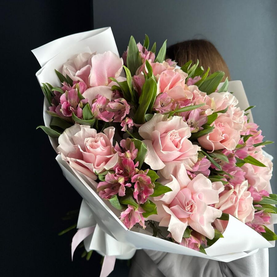 Букет "Трепет"/розы французские/альстромерии