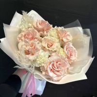 Букет "Воздушный"/розы французские/диантусы