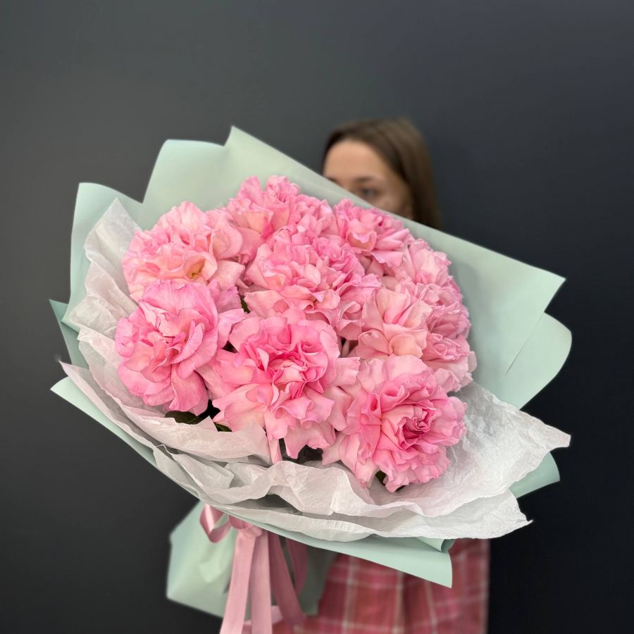 Букет из 9 нежно-розовых французских роз в мятной упаковке