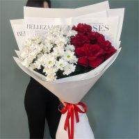 Букет гигант из красных Французских роз и Хризантемы