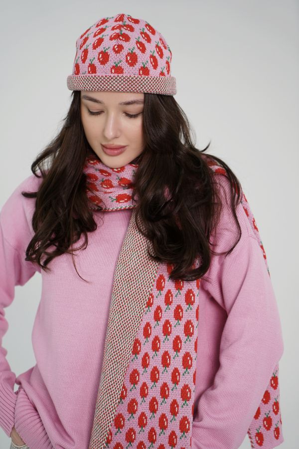 Шапка с вишенками