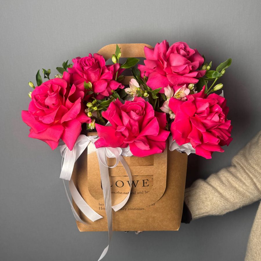 Сумочка крафт с французской розой и альстромерией