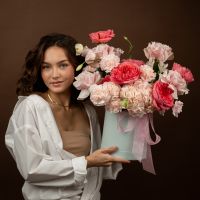 Композиция из французских роз и эустомы