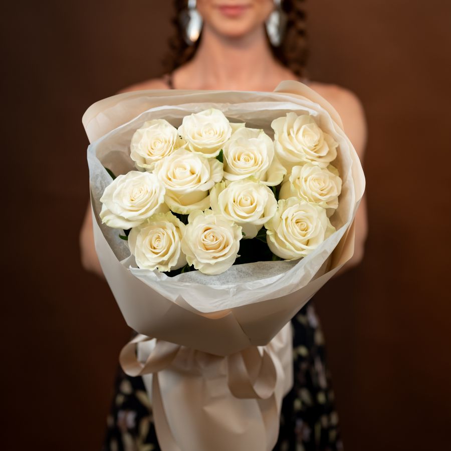 Белые розы 11 шт 60см