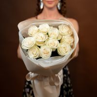 Белые розы 11 шт 60см