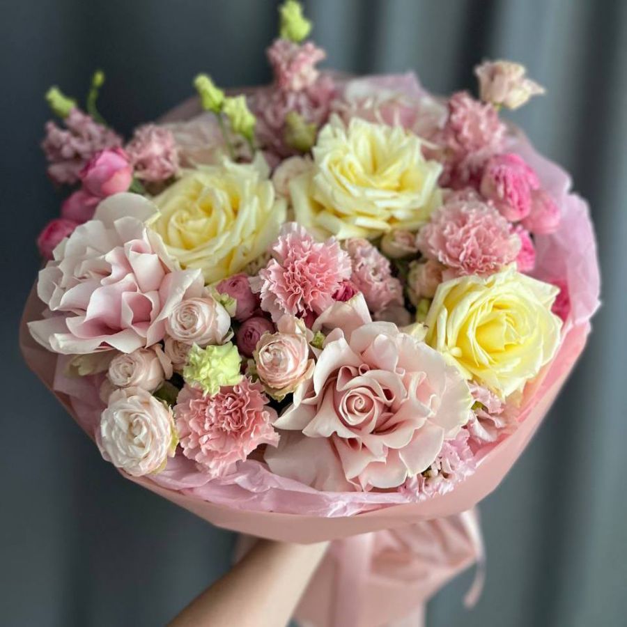 Большой сборный букет под ленту