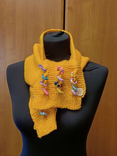 Яркиц шарф для девочки