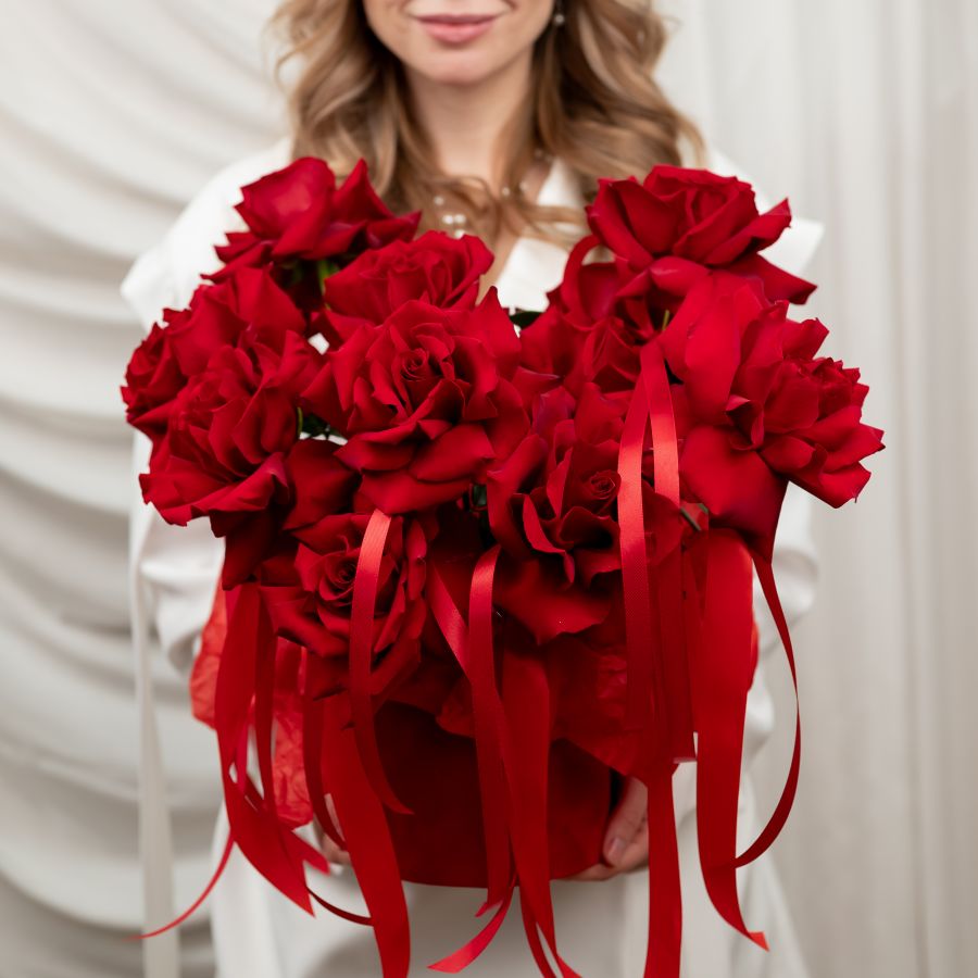 Розы в коробке французская роза