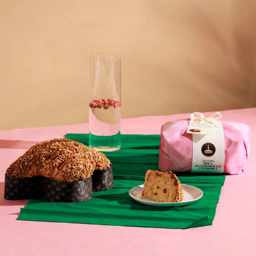 Коломба с цукатами из «Персиков из Леонфорте IGP» и миндалем  Fiasconaro 1000 г, La Colomba Pesca di Leonforte IGP 1000 g