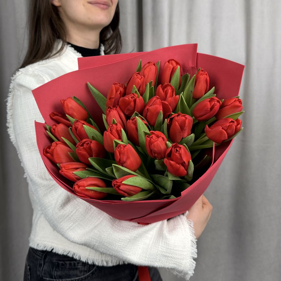 Букет из 25 красных тюльпанов