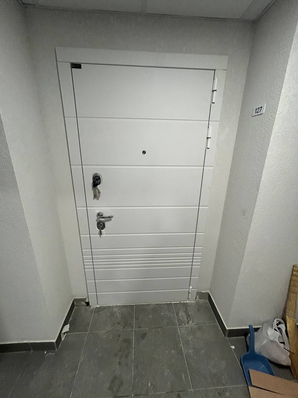 Установка дверей в ПИК дома