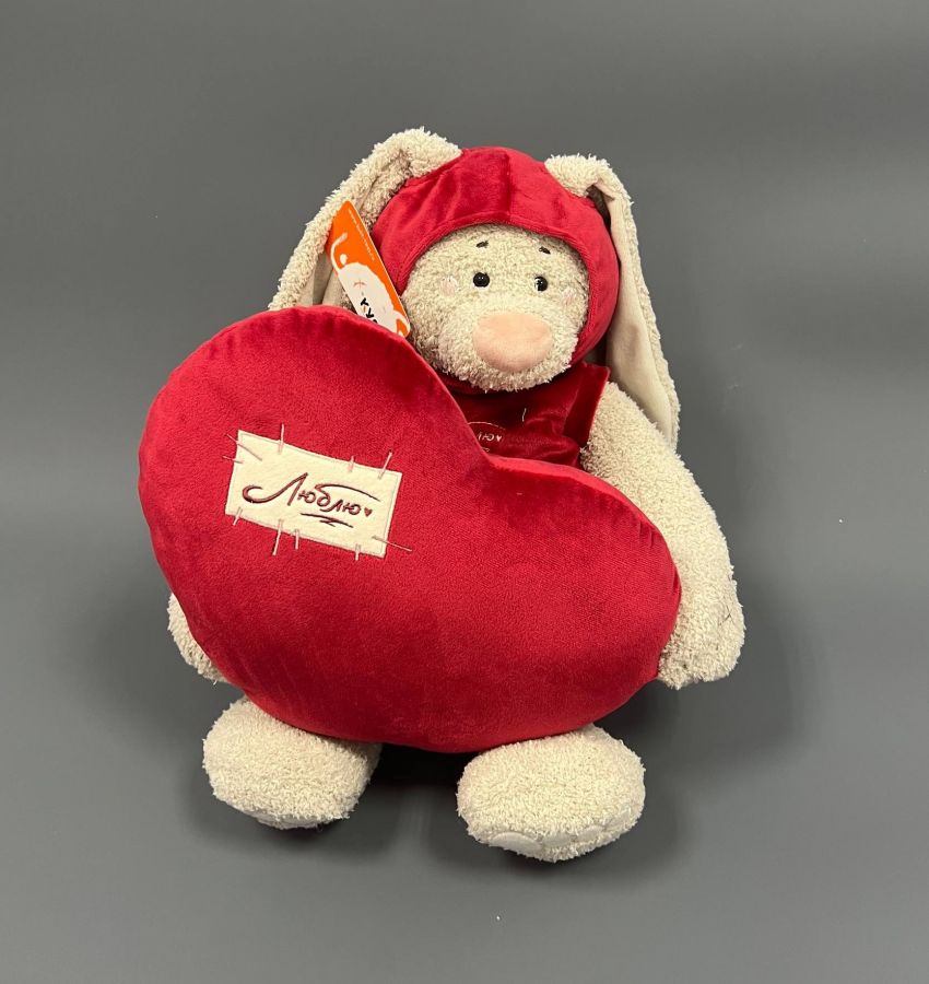 мягкая игрушка Заяц Вито в кофте с сердцем 37 см