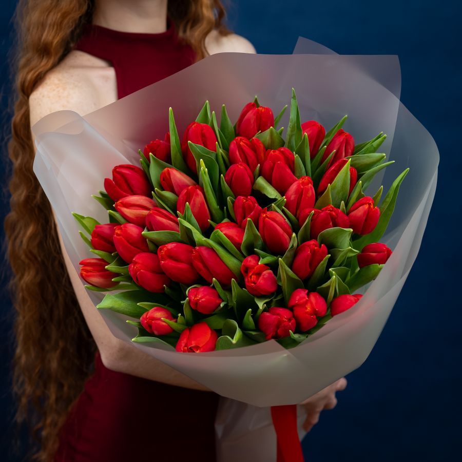 Тюльпаны алые 35шт