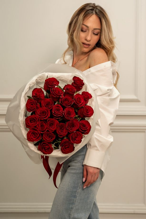 Букет красных Премиальных Роз "Говорю сердцем"
