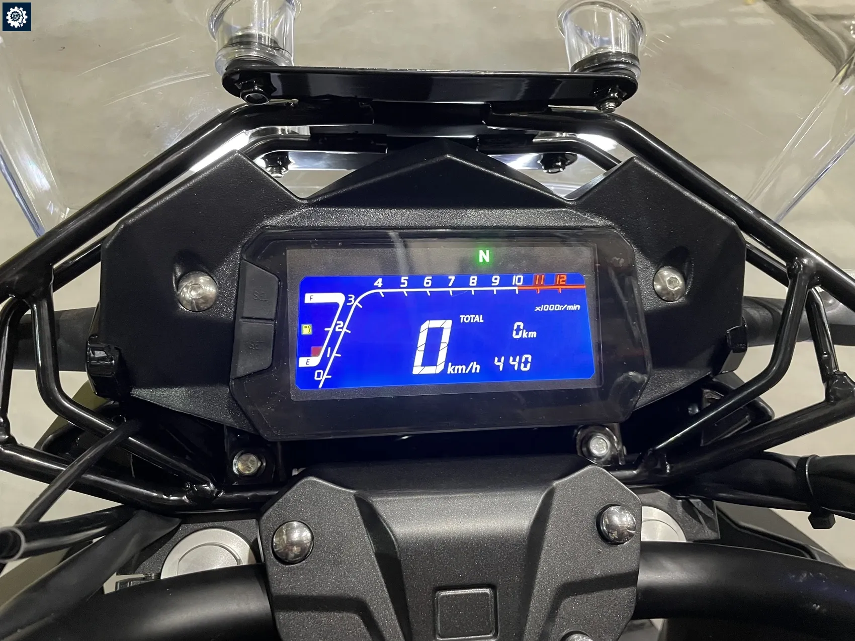 Приборная панель и органы управления