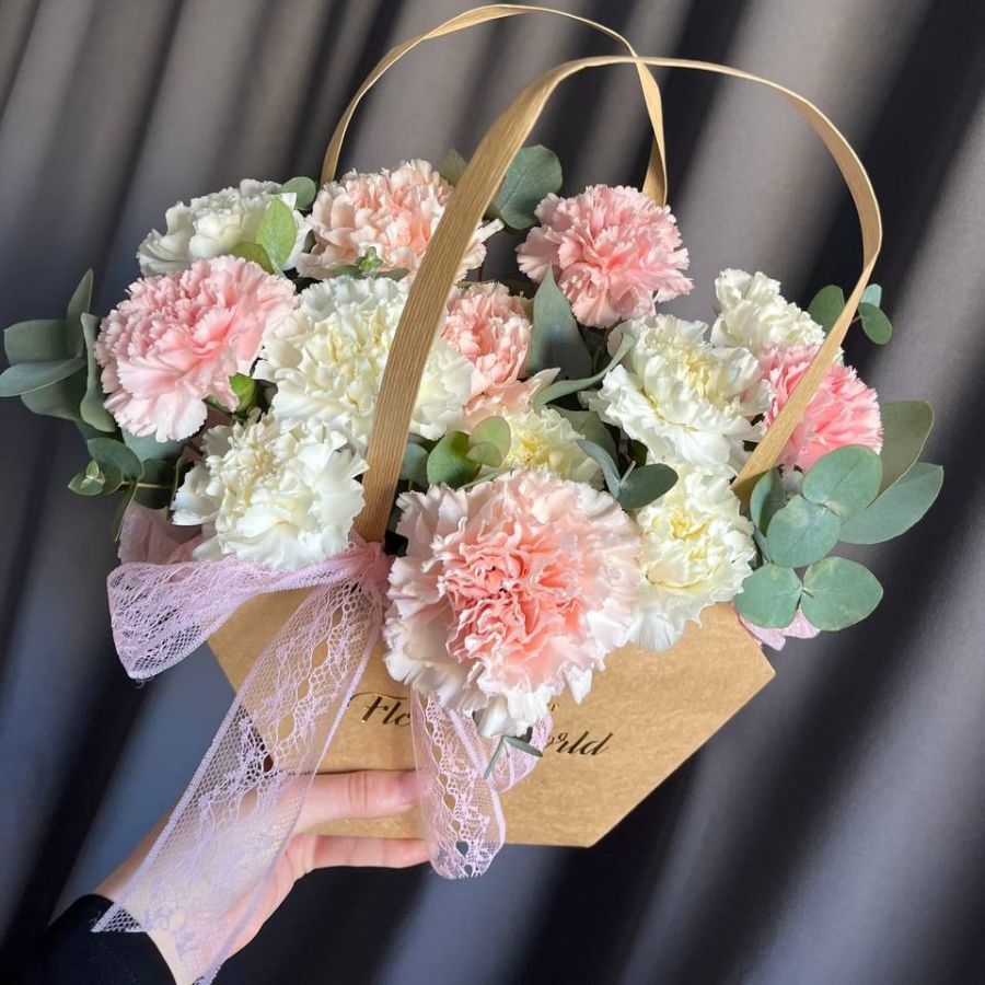 Сумочка с гвоздикой