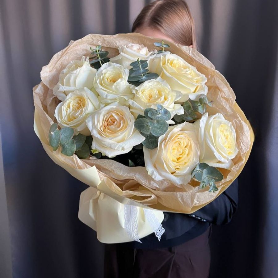 Роза с эвкалиптом в авторской упаковке